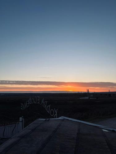a skateboard ramp with the sunset in the background at Kodra e Godenve in Vilë-Ballaj