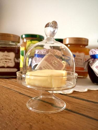 a glass cloche with a glass dish of butter at P&G design by Lago Welcome Enna in Enna