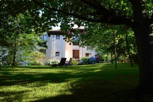 Hotel Rural Arpa de Hierbaにある庭