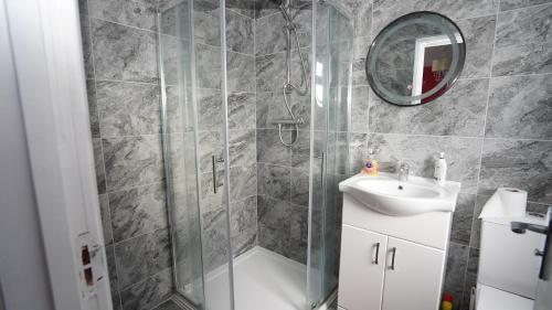 a bathroom with a shower and a sink at 59B Comfortable 3 Bedroom House By Easy 2 Manage in Cranford