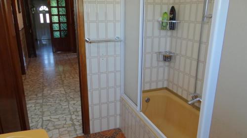 a bathroom with a bath tub and a shower stall at Casa de Lolo en Lariño cerca de la playa in San Mamede de Carnota