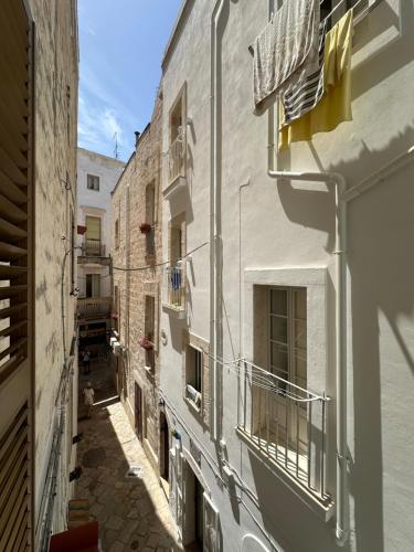 an alley between two buildings in a city at Casa Rara al Mare in Monopoli