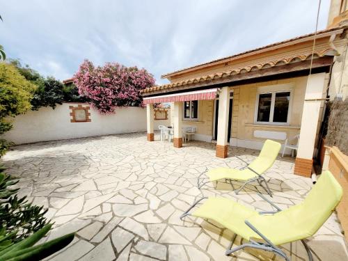 Charmante villa T3 avec terrasse à 500m de la plage, parfait pour 4 personnes - FR-1-794-131
