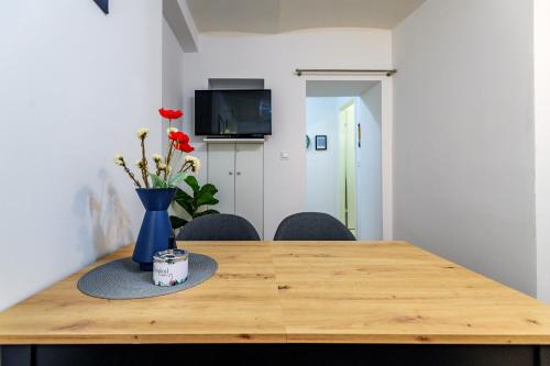 Телевизор и/или развлекательный центр в Pretty apartment in the centre - Old Town Zadar