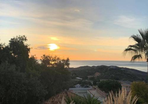 Spacious and modern ocean view apartment Marbella