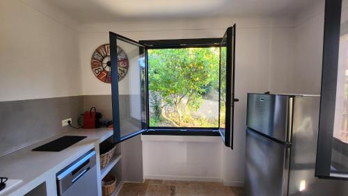 Η κουζίνα ή μικρή κουζίνα στο Villa Argonaute