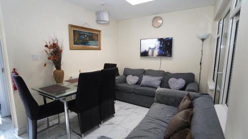 a living room with a couch and a table at 59A Comfortable 3 Bedroom Home, Sleeps 6 By Easy 2 Manage in Cranford