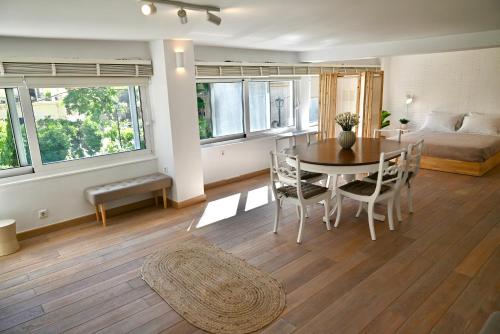 Bright and comfy apartment in the heart of Athens