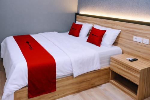 Postel nebo postele na pokoji v ubytování RedDoorz at Hotel DPraya Pati