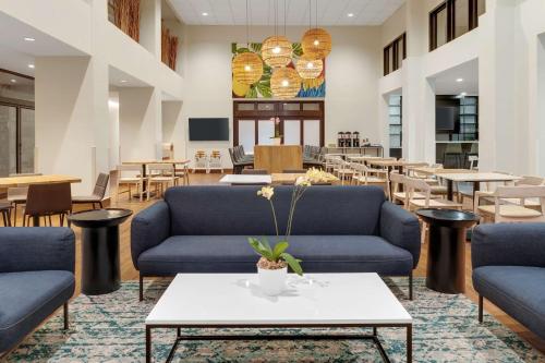 a lobby with blue couches and tables and tables at Hampton By Hilton San Jose Airport Costa Rica in Alajuela City