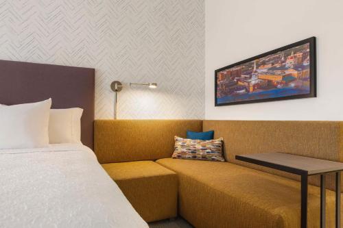 Postel nebo postele na pokoji v ubytování Home2 Suites By Hilton York