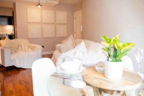 Ένα ή περισσότερα κρεβάτια σε δωμάτιο στο Luxury 1BR Apartment in Leeds City Centre