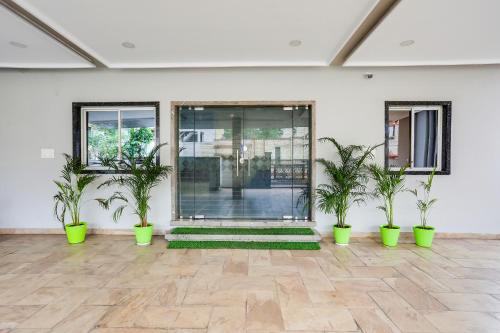 Ein Garten an der Unterkunft FabHotel Johar Inn