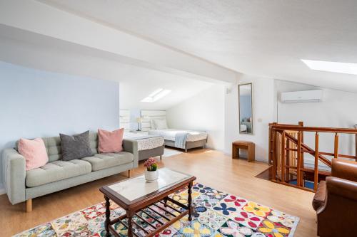 a living room with a couch and a table at Apartamentos Casal Ventoso in Pedrógão