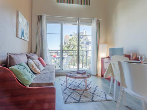 d'un salon avec un canapé et un balcon. dans l'établissement Apartment Port Guillaume-17 by Interhome, à Dives-sur-Mer