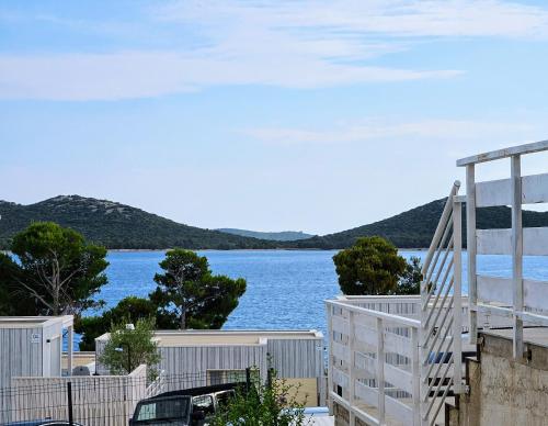 a view of a large body of water at Ahoi Hause 17 in Drage