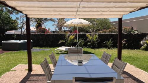 Κήπος έξω από το Villas Alondra