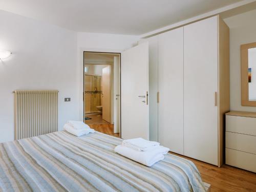 Apartment Casa Polla-1 by Interhomeにあるベッド