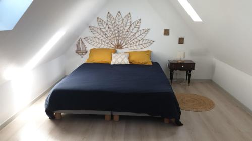 Ένα ή περισσότερα κρεβάτια σε δωμάτιο στο Maison bretonne 4 personnes - Baie de Morlaix