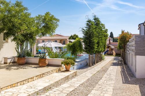 Five bedroom villa Emily with pool in Medulin