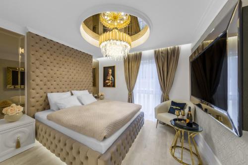 Postel nebo postele na pokoji v ubytování Willa z jacuzzi na polu golfowym Sierra Golf Homessimo Stars