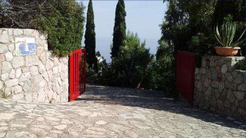 Foto Sperlongas asuva majutusasutuse Villa Giulia Resort with private pool and stunning sea views galeriist