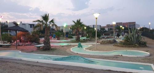 Bazén v ubytovaní Le Carlton -Beau F2 front de mer Balcon alebo v jeho blízkosti