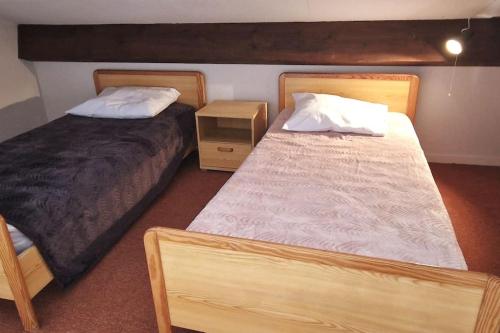 - 2 lits dans une chambre avec 2 lits dans l'établissement sea View Apartment in a Residence, à Roquebrune-sur Argens