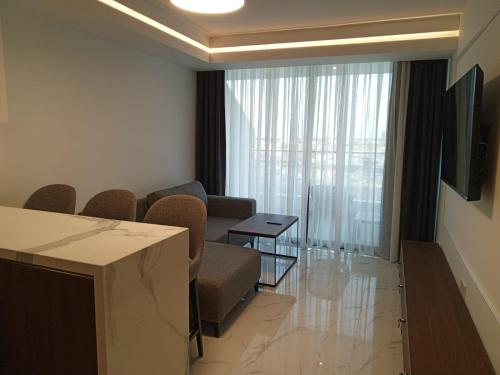 Μια τηλεόραση ή/και κέντρο ψυχαγωγίας στο 1 bedroom in Grand Sapphire Resort
