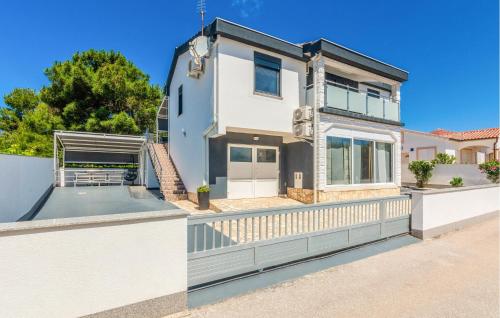 Awesome Apartment In Vir With Wifi