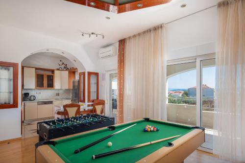 Sunshine Holiday Home