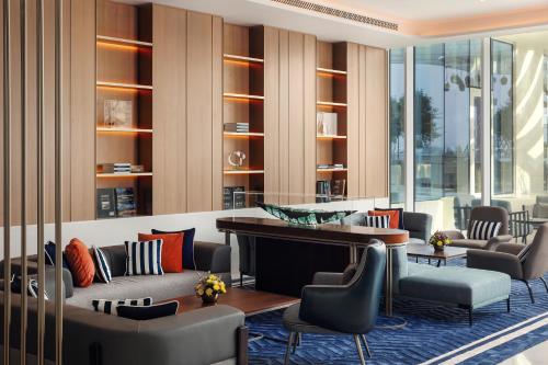 Posezení v ubytování The St. Regis Al Mouj Muscat Resort