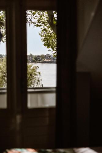 a view of a lake seen through a window at Hotel Restaurant Belvédère in Schoonhoven