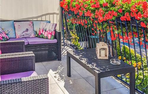 Χώρος καθιστικού στο 4 Bedroom Nice Home In Miedzyzdroje