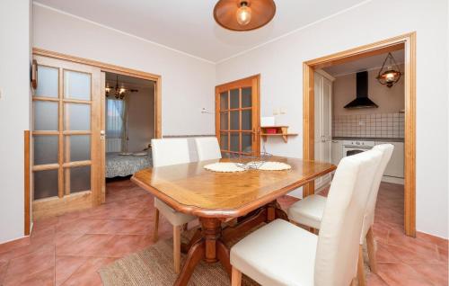 3 Bedroom Amazing Apartment In Rovinj