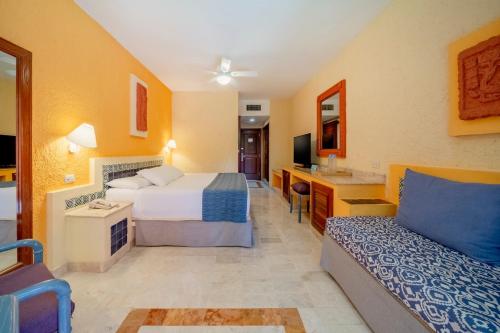 Postel nebo postele na pokoji v ubytování Iberostar Waves Tucan - All Inclusive