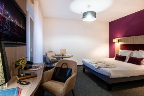 En eller flere senger på et rom på Nemea Appart Hotel Stadium Bordeaux aéroport