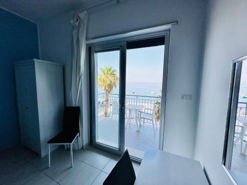 Maniel Beach Hotelにあるバルコニーまたはテラス