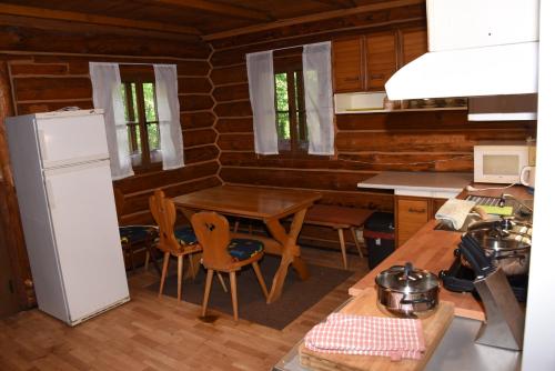 Kuchyň nebo kuchyňský kout v ubytování SRUB pod třešněmi - Cherry Trees Cabin