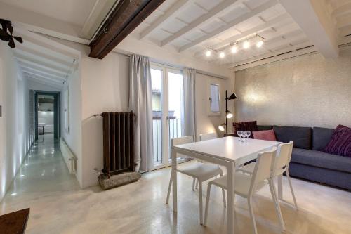Victor Apartment by Mamo Florence