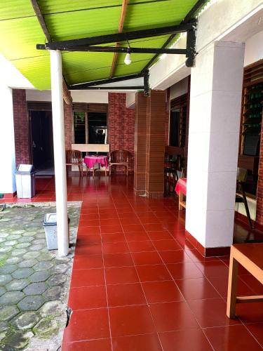 Bazén v ubytování Parikesit Guest House nebo v jeho okolí