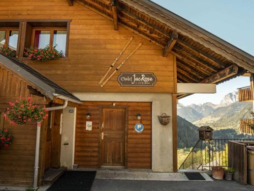 Spacieux chalet 7 pièces, 6 salles de bains, 14 personnes, proche centre et remontées, Châtel