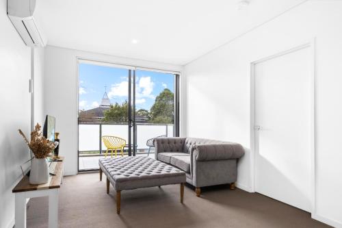 Χώρος καθιστικού στο Lovely apartment in Manly Vale