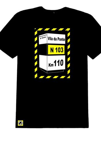 a black tshirt with a periodic table on it at Residencial A Cista in Vila da Ponte