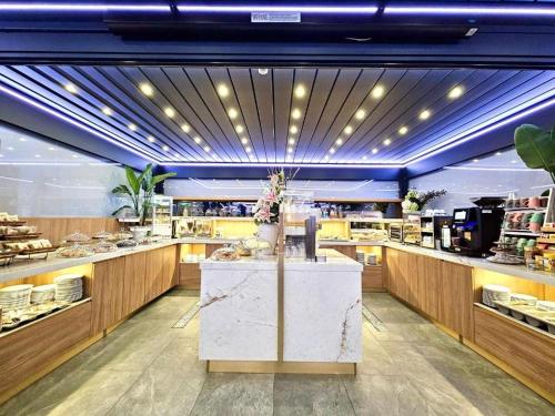 a restaurant with a counter in the middle of a room at Hotel Bolzano in Milan