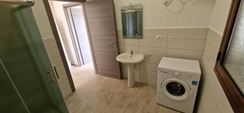 Ένα μπάνιο στο Elvis's vacation house