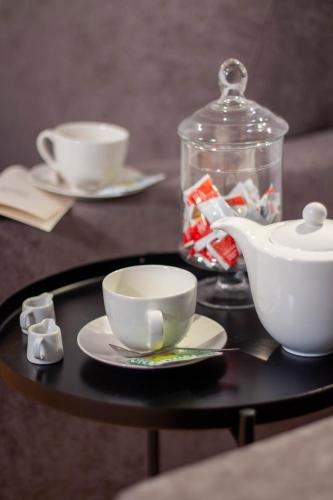 a coffee table with two cups and a glass container at Osteria Bäkar in Villa