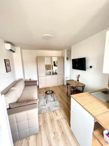 Sara&Sera SELF CHECK IN,fourth floor Studio App