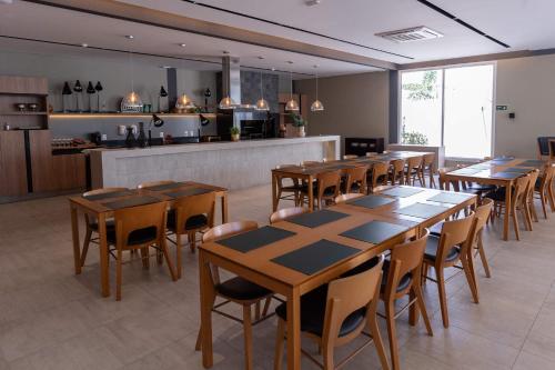 Kuchyň nebo kuchyňský kout v ubytování Hotel Deville Prime Cuiabá
