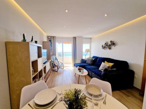 Beachfront Dream: Prime Location with Sea Views